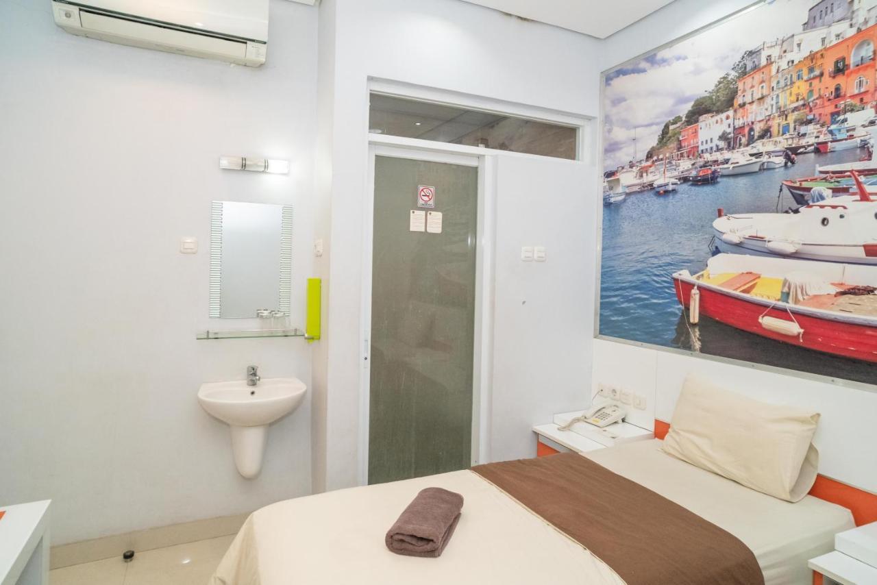 Reddoorz At Tirta Mansion Paramount Gading Cicayur Eksteriør bilde